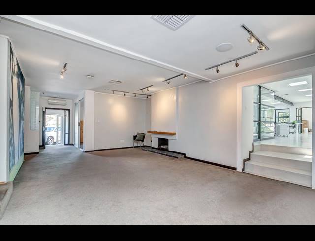 500M² OFFICE FOR SALE IN BRYANSTON
